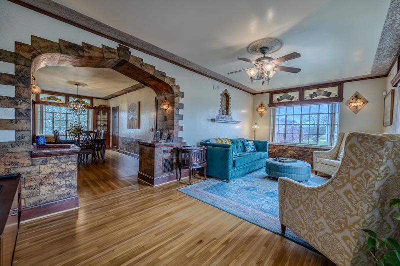 Living Room & Dinning Room Area