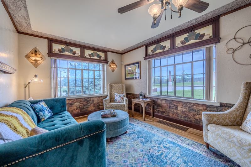 Living Room & Dinning Room Area